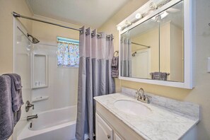 Interior - Charming Clayton Home ~ 4 Mi to Sardis Lake! (Clayton)
