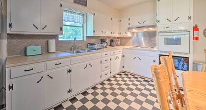 Charming Clayton Home ~ 4 Mi to Sardis Lake!