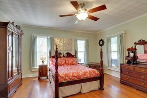 House (3 Bedrooms) | Interior - Charming Georgetown Home - Walk to Downtown! (Georgetown)