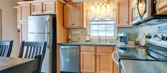 Cozy Tuftonboro Home w/ Deck - Walk to Beaches!