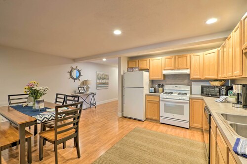 Cute Grand Haven Apartment: Walk Downtown Streets!