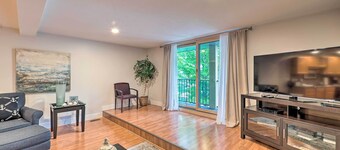 Cute Grand Haven Apartment: Walk Downtown Streets!