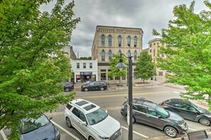 Apartment (2 Bedrooms) | Interior - Cute Grand Haven Apartment: Walk Downtown Streets! (Grand Haven)