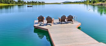 Tranquil Deck: Blue Ridge Mountain Retreat!