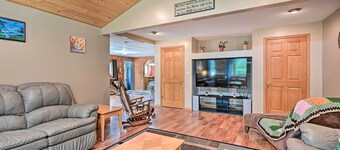 Cozy Arkdale Home w/ Fire Pit, Walk to Lake!