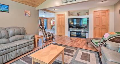 Cozy Arkdale Home w/ Fire Pit, Walk to Lake!