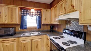 House (2 Bedrooms) | Interior