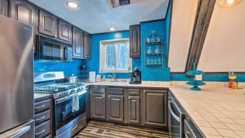 House (3 Bedrooms) | Private kitchen | Microwave, oven, stovetop, dishwasher