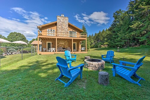 Family Winter Retreat w/ Hot Tub: 14 Mi to Slopes!