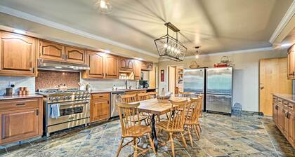 Family Winter Retreat w/ Hot Tub: 14 Mi to Slopes!