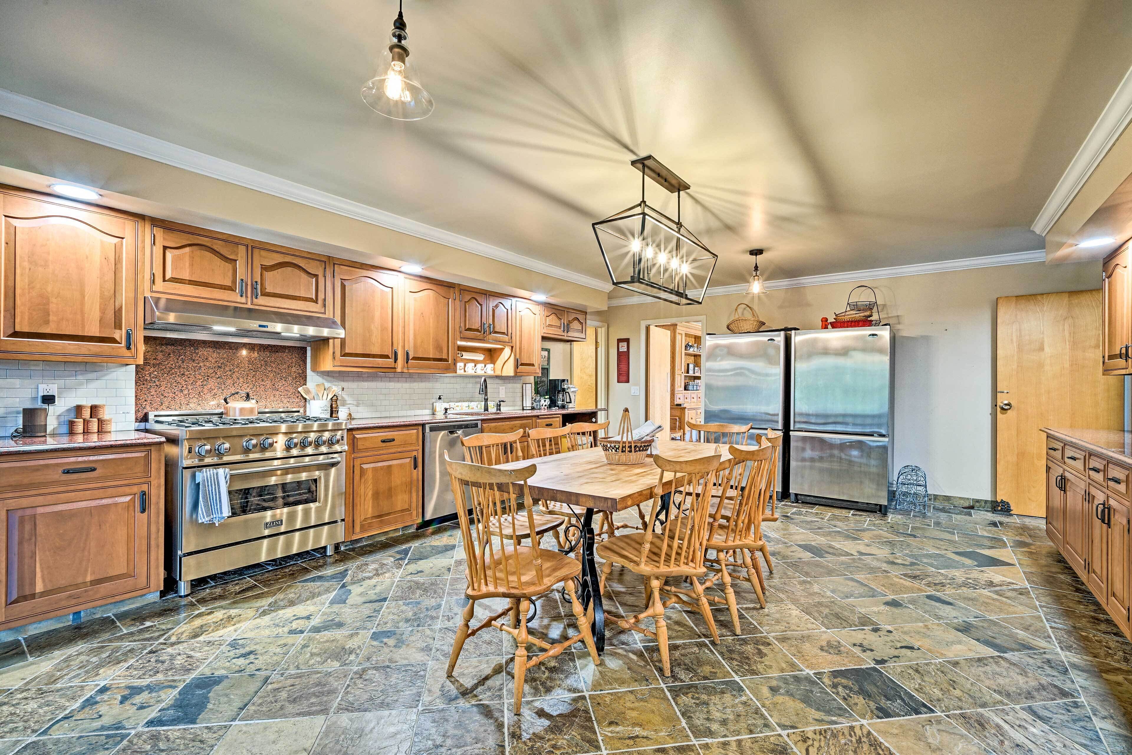 House (5 Bedrooms) | Interior