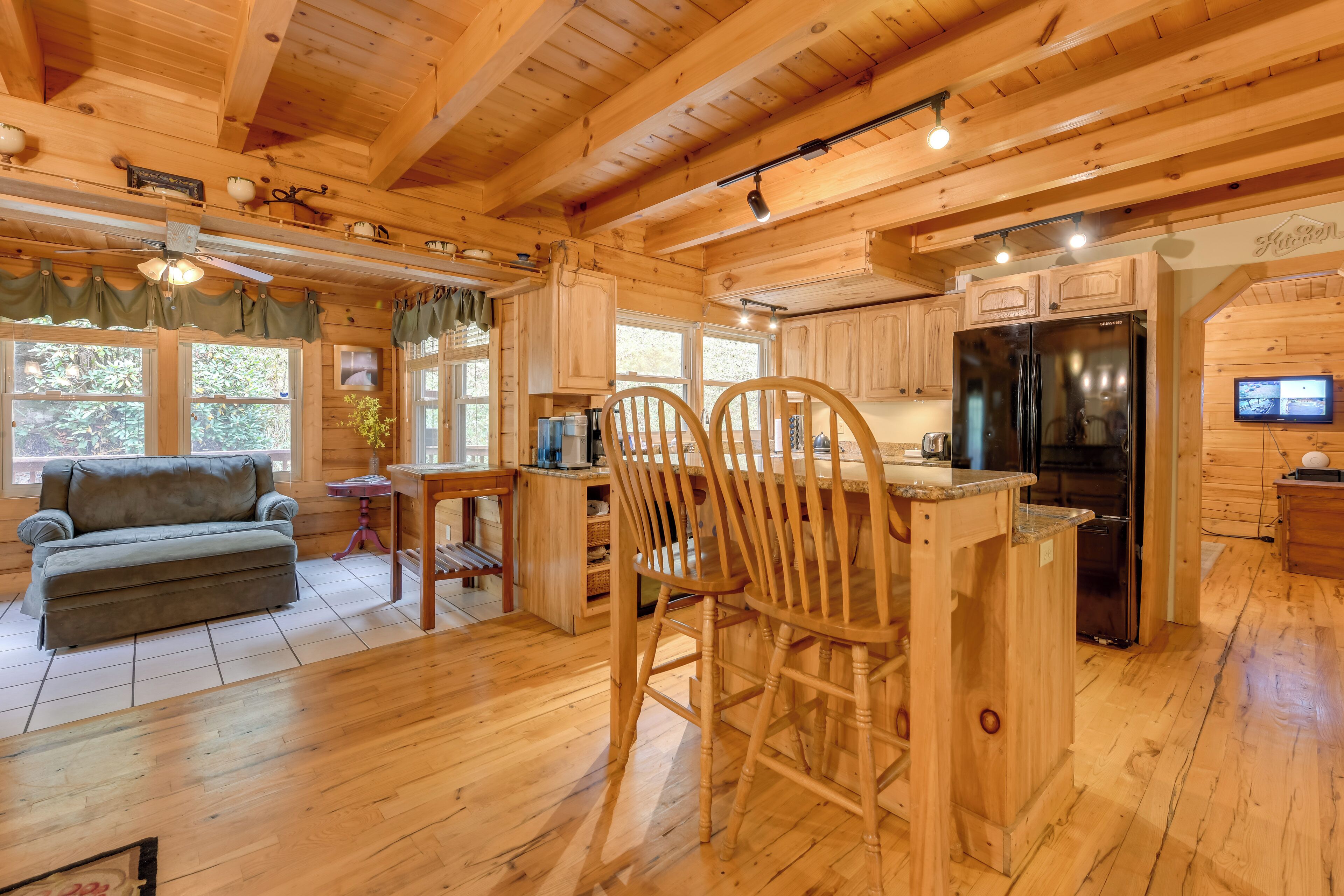 Home w/ Indoor Spa: 8 Mi to Smoky Mtn Natl Park!