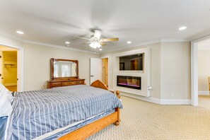 3 bedrooms, iron/ironing board, bed sheets - Luxe Mint Hill Vacation Home ~ 16 Mi to Charlotte! (Charlotte)