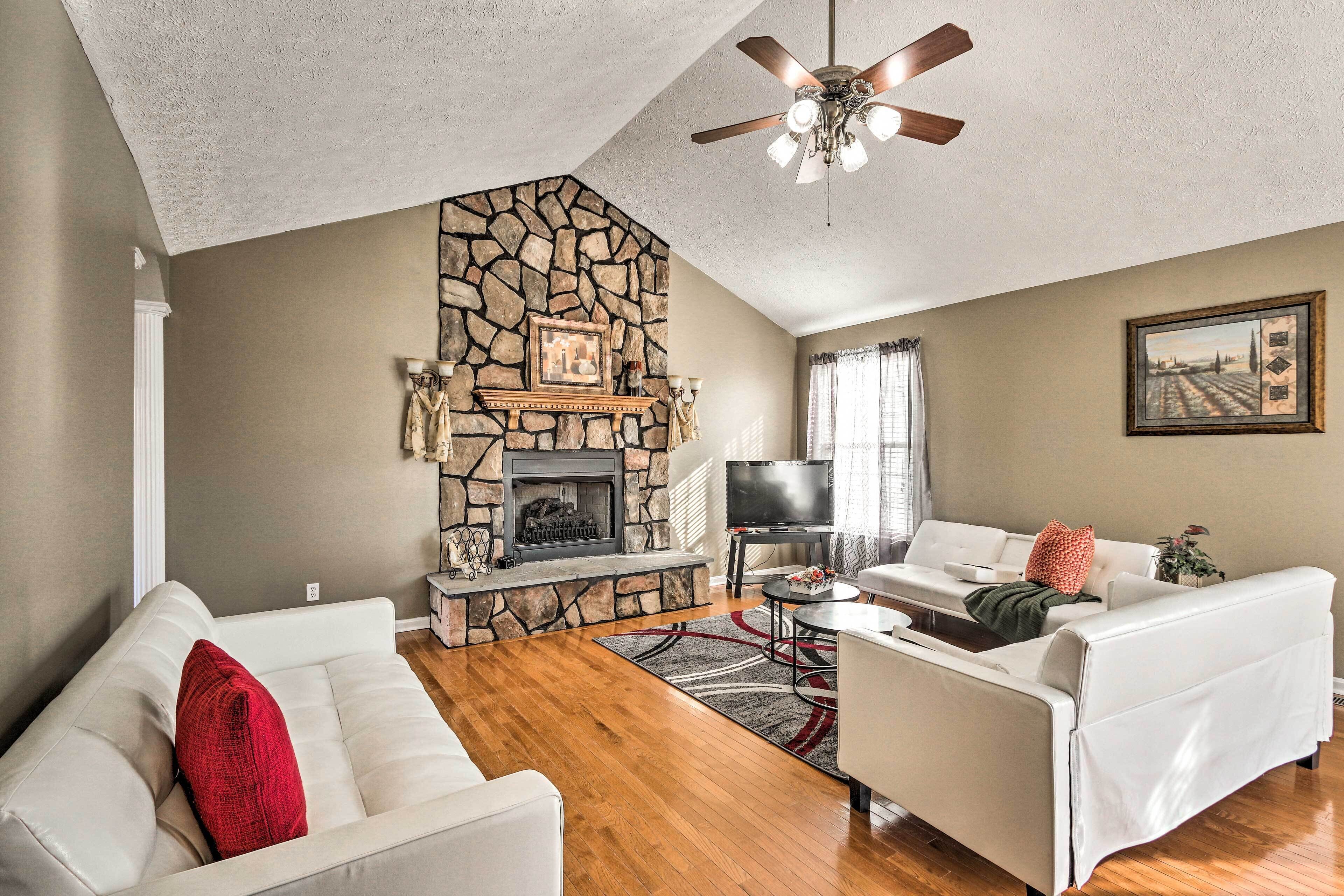 Idyllic Luray Cottage w/ Deck & Mtn Views!