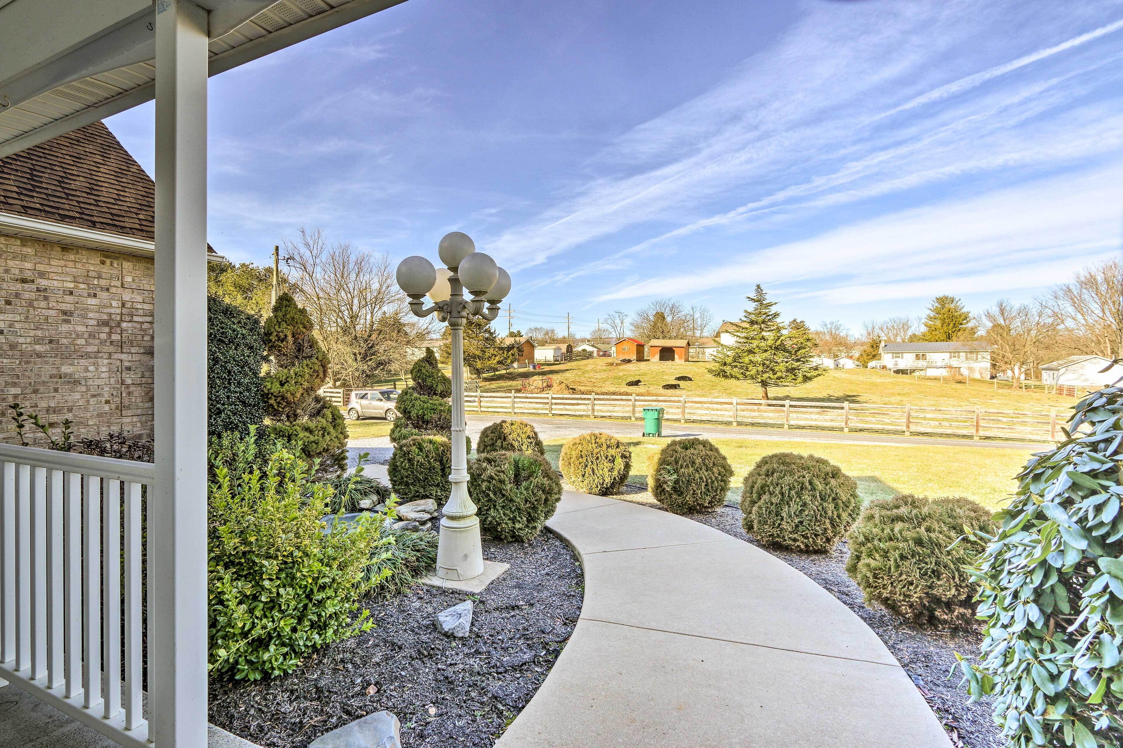 Idyllic Luray Cottage w/ Deck & Mtn Views!