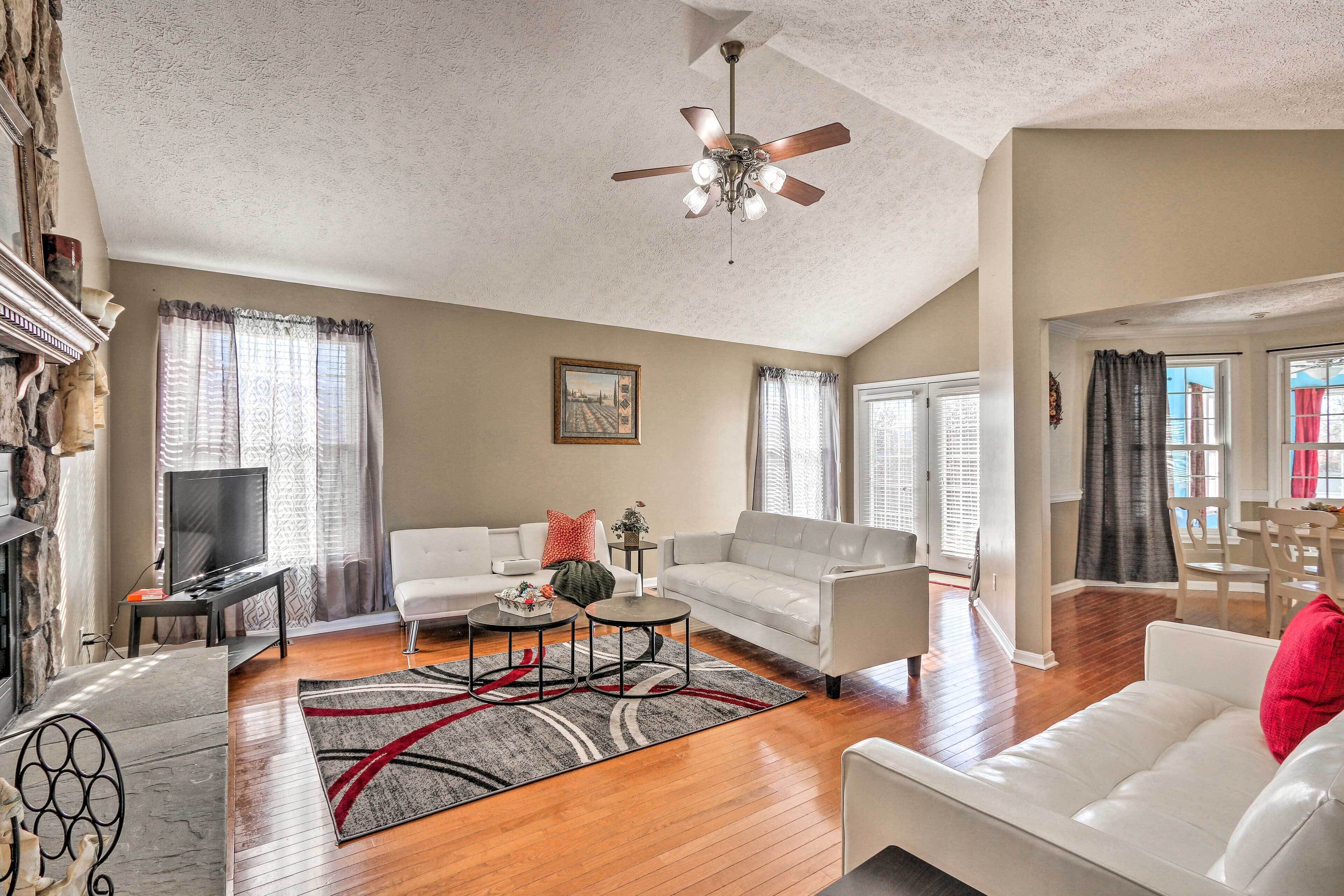 Idyllic Luray Cottage w/ Deck & Mtn Views!