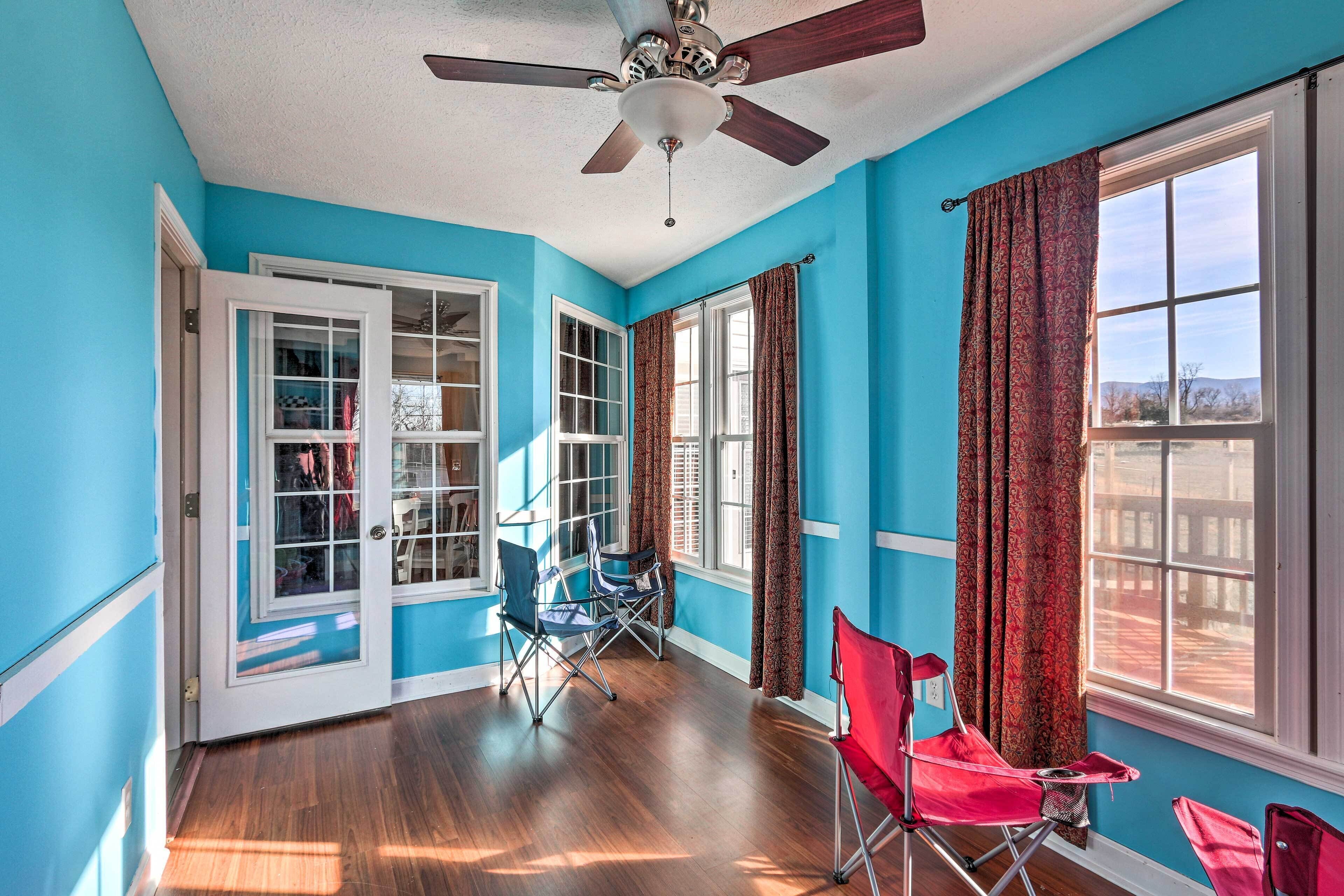 Idyllic Luray Cottage w/ Deck & Mtn Views!