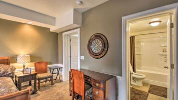 Apartment (0 Bedroom) | Interior