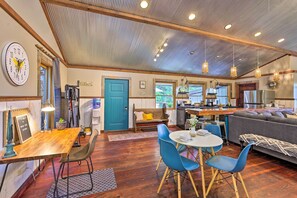 House (2 Bedrooms) | Interior