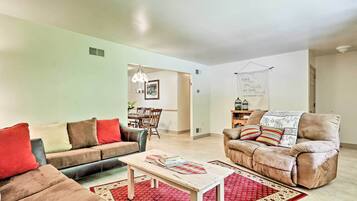 House (4 Bedrooms) | Interior