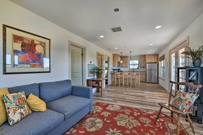 Apartment (2 Bedrooms) | Interior - Dog-friendly Apartment ~ 32 Mi to Fort Worth! (Godley)