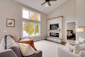 House (6 Bedrooms) | Interior - Pearl Lake Retreat w/ Dock & Stunning Views! (Detroit Lakes)