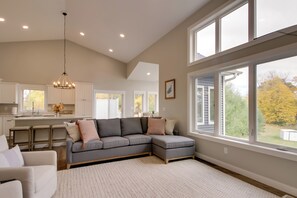 House (6 Bedrooms) | Interior