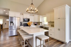 House (6 Bedrooms) | Interior - Pearl Lake Retreat w/ Dock & Stunning Views! (Detroit Lakes)