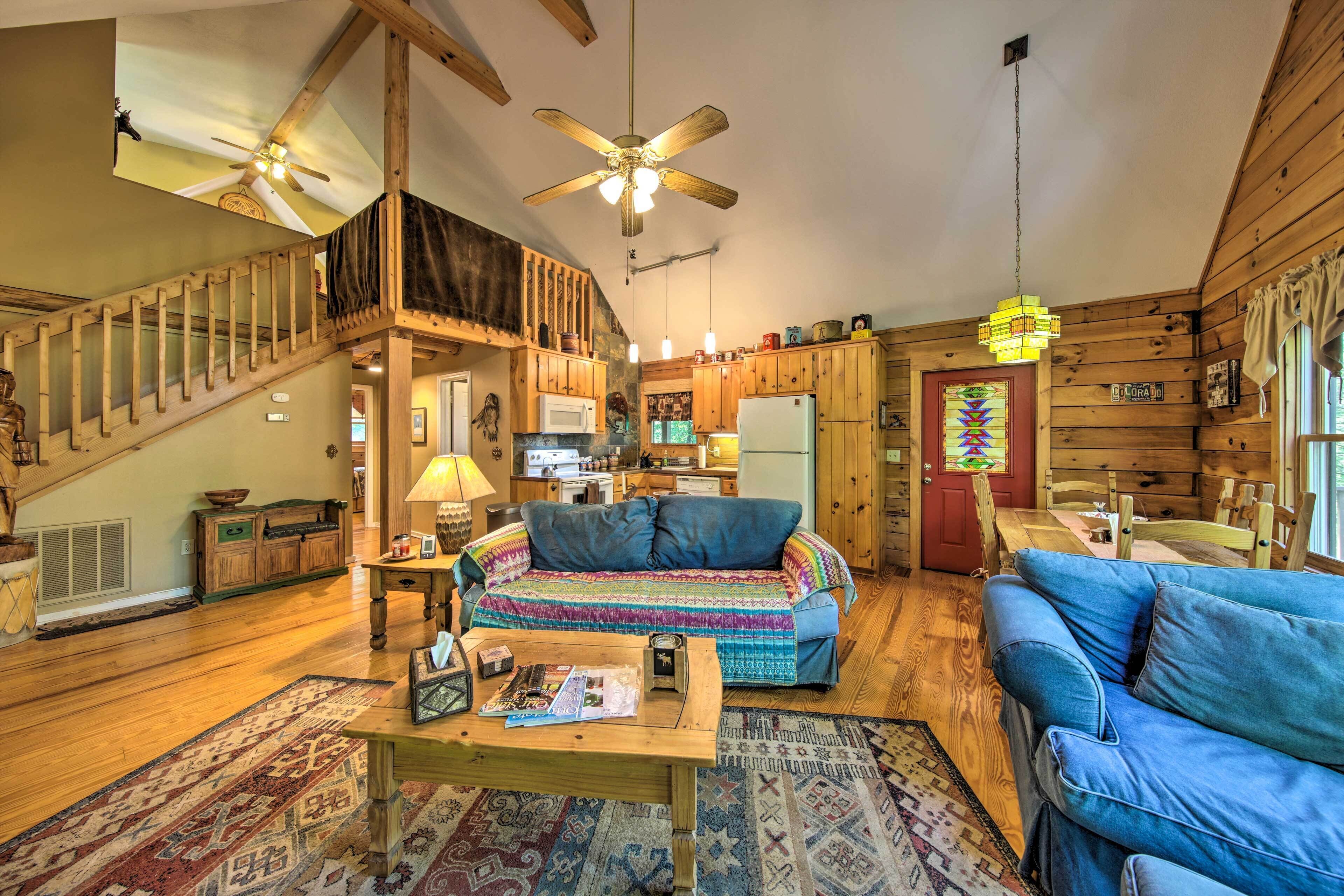 Lush Marble Cabin w/ Deck, Fire Pit & Grill!