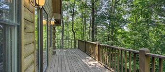 11 Mi to Calaboose Cellars: Marble Cabin w/ Deck!