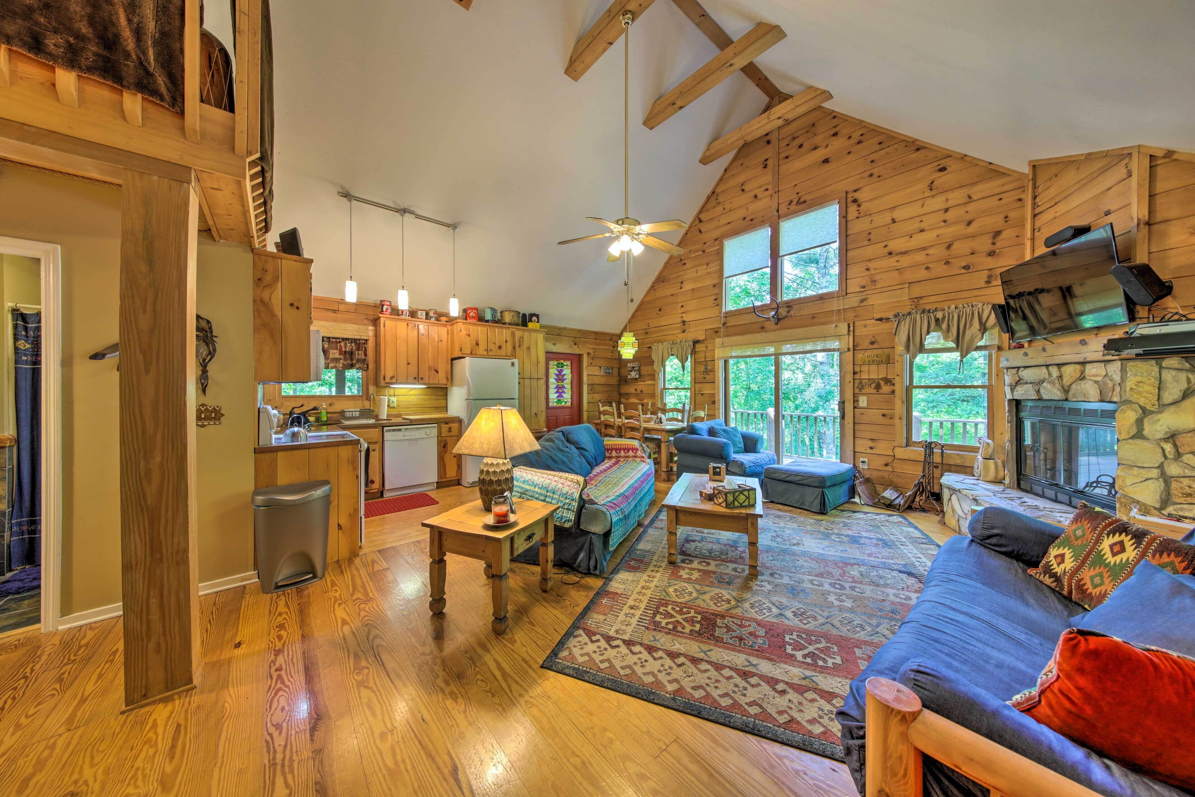 Lush Marble Cabin w/ Deck, Fire Pit & Grill!