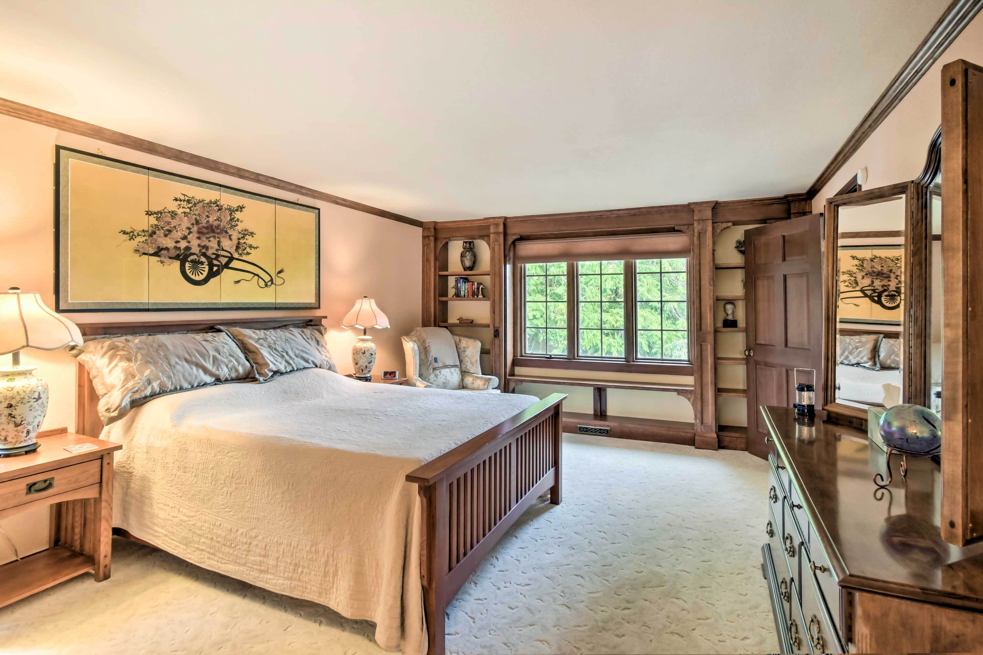 Hoodsport Home on 7 Wooded Acres w/ Hot Tub!