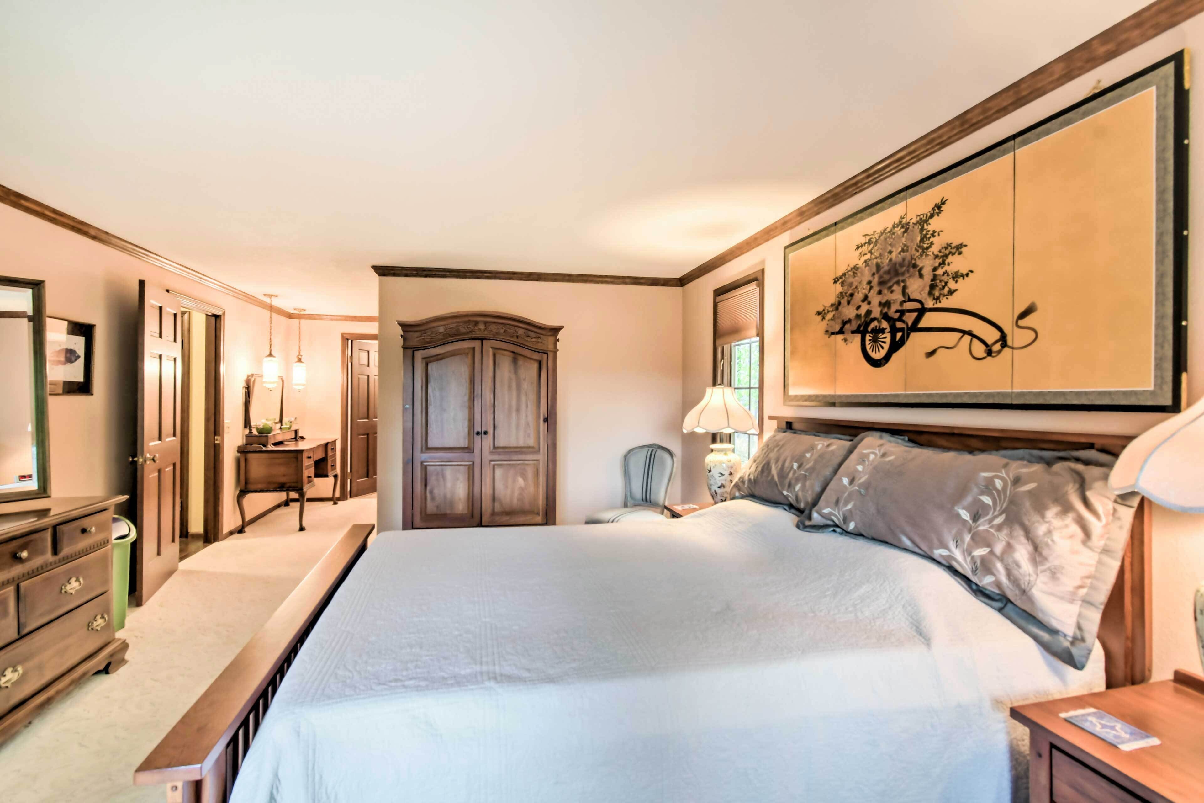 Hoodsport Home on 7 Wooded Acres w/ Hot Tub!