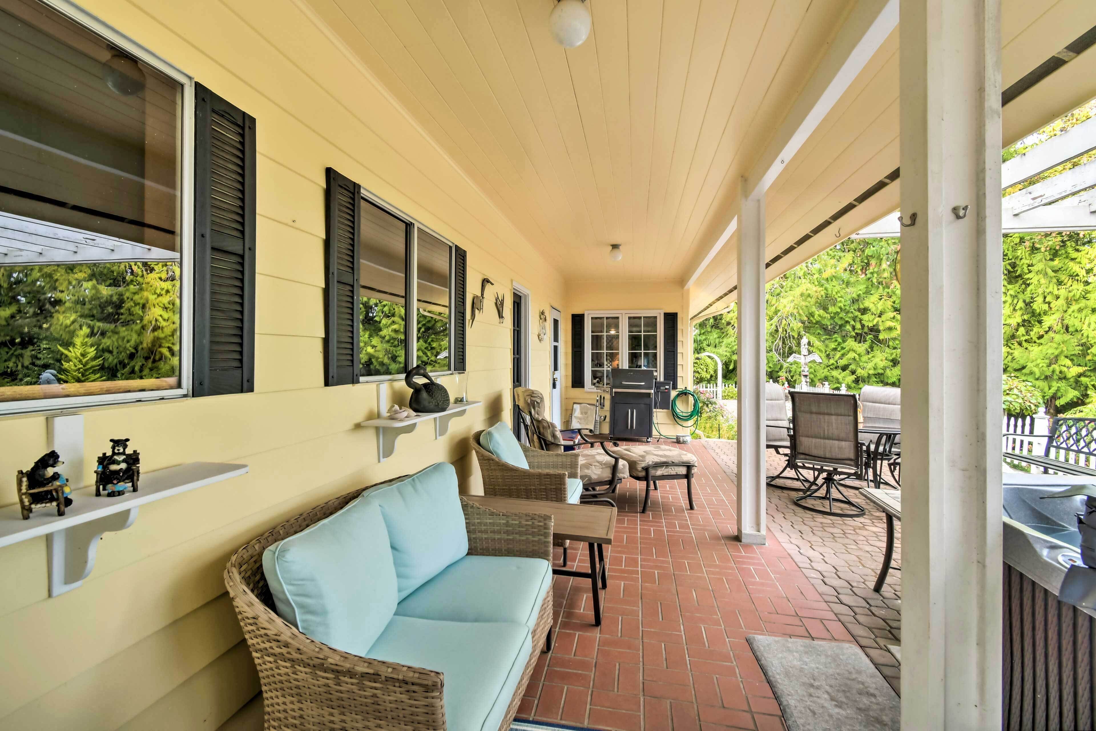 Hoodsport Home on 7 Wooded Acres w/ Hot Tub!