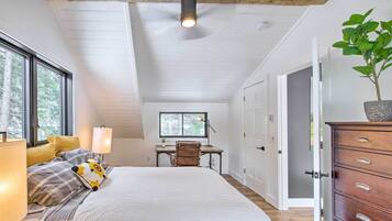 House (2 Bedrooms) | 2 bilik tidur, meja, ruang kerja komputer riba