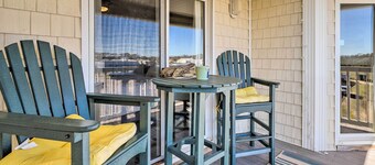 Oak Island Condo - Walk to the Beach!
