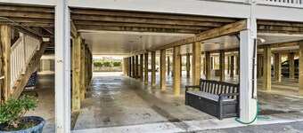 Oak Island Condo - Walk to the Beach!