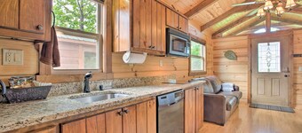 Hike, Sip & Unwind! Mill Spring Cabin Near Winery