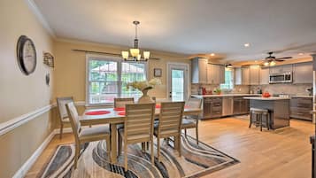 House (3 Bedrooms) | Interior