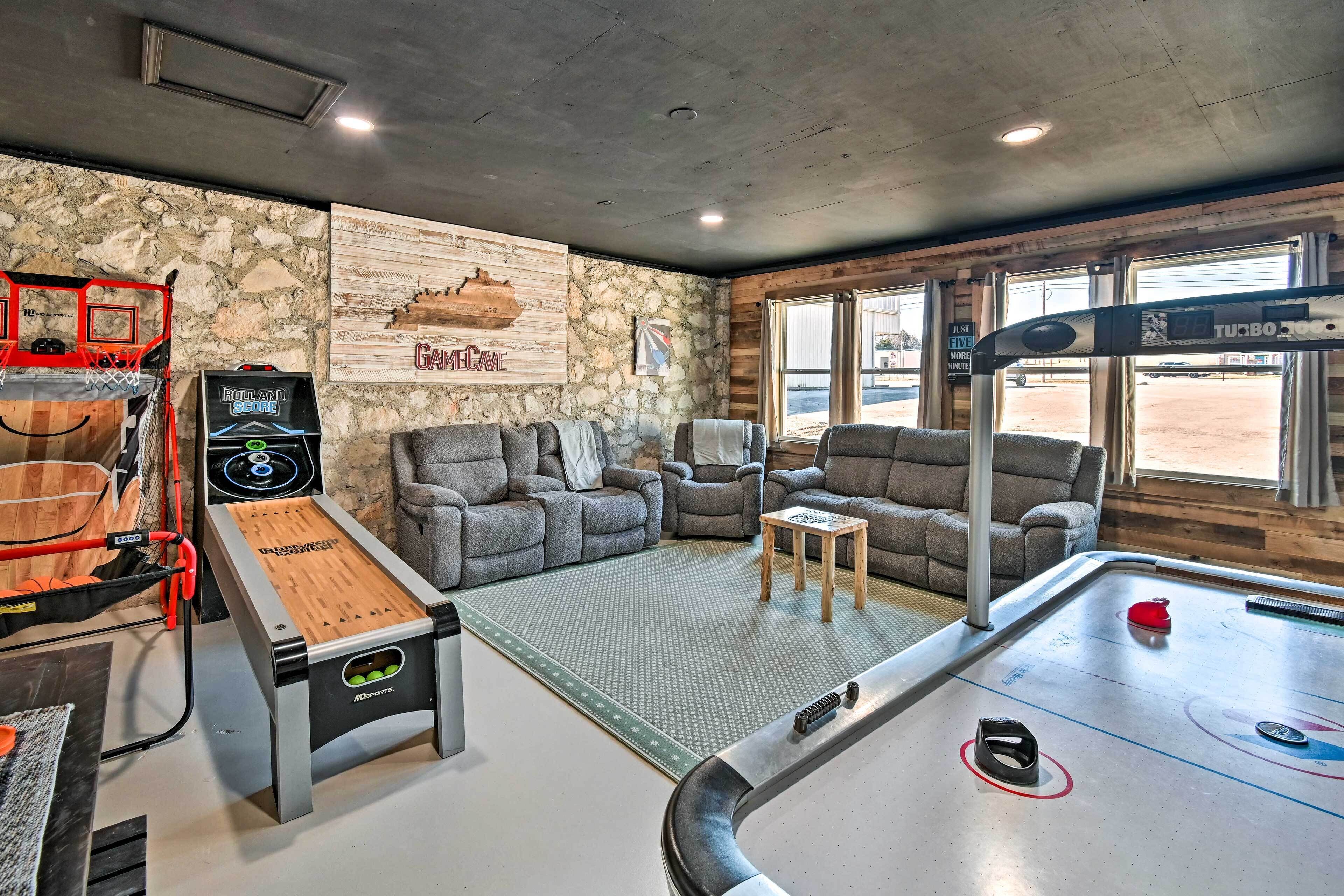 'the Mammoth Cave Rock House' Near Nat'l Park