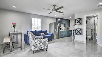 House (1 Bedroom) | Interior