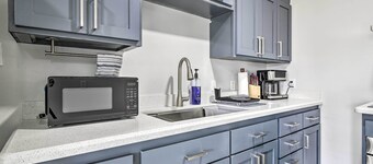 Patio & Balcony: Gulf Coast Retreat in Brownsville