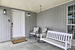 House (1 Bedroom) | Interior - Patio & Balcony: Gulf Coast Retreat in Brownsville (Brownsville)