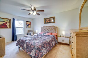 House (5 Bedrooms) | Interior - Pet-friendly Apollo Home w/ Furnished Deck! (Apollo)