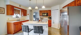 Pet-friendly Apollo Home w/ Furnished Deck!