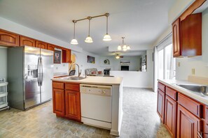 House (5 Bedrooms) | Interior - Pet-friendly Apollo Home w/ Furnished Deck! (Apollo)