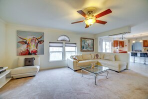 House (5 Bedrooms) | Interior - Pet-friendly Apollo Home w/ Furnished Deck! (Apollo)