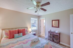 3 bedrooms, desk, laptop workspace, iron/ironing board - Tracy City Home Near South Cumberland State Park! (Tracy City)