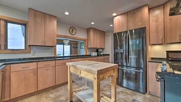 House (6 Bedrooms) | Interior