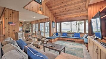 House (6 Bedrooms) | Interior